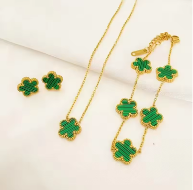 VD FASHION - Bracelet, earrings and necklace: Three-piece set